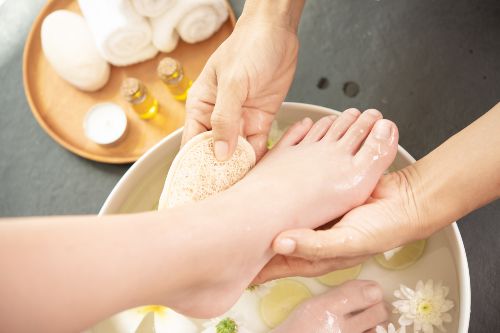 Comment prendre soin de ses pieds avec des produits d’origine naturelle ?